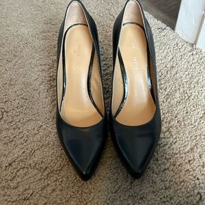 Black nine W. 6 1/2 pumps narrow